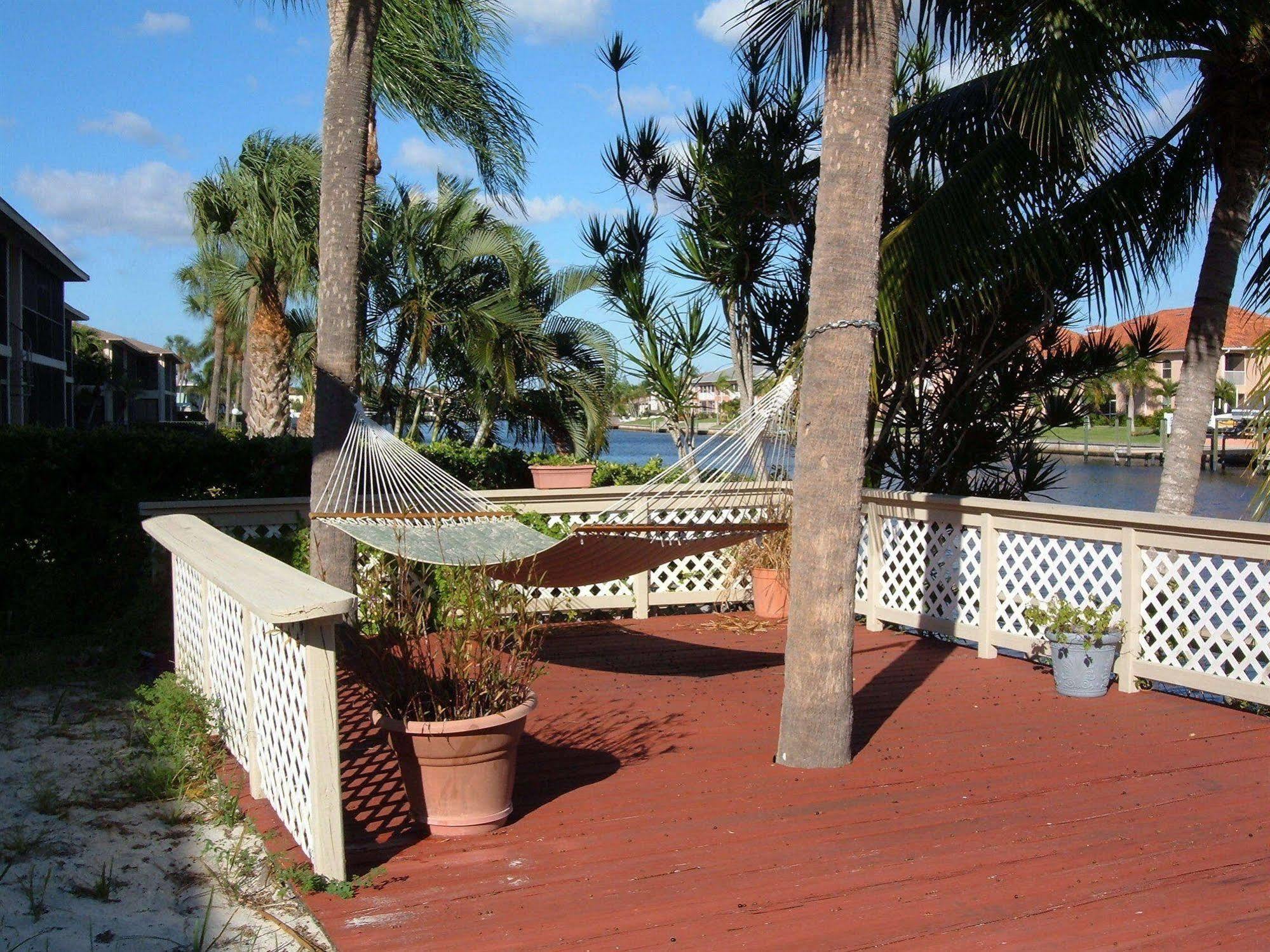 Hideaway Waterfront Resort Cabo Coral Exterior foto